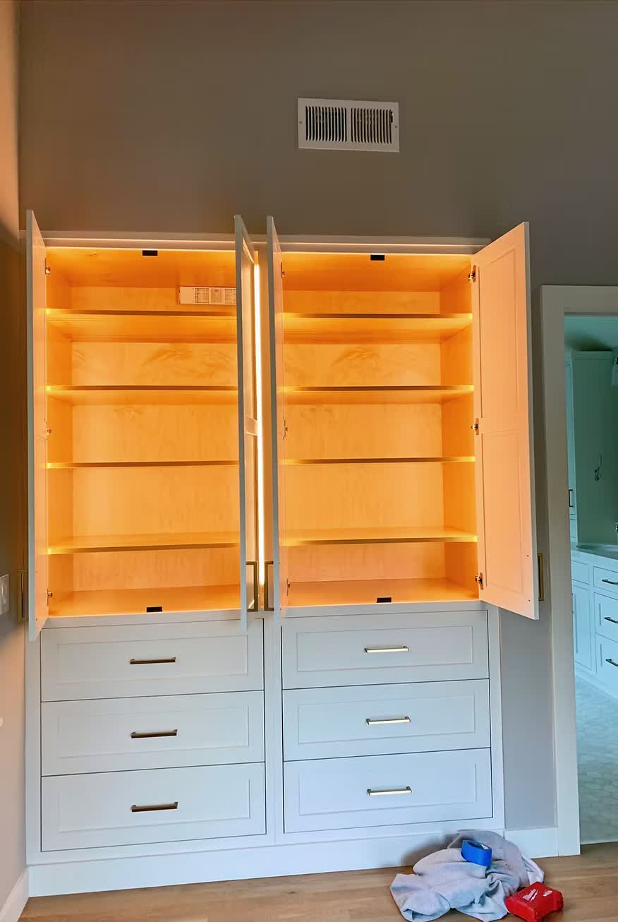 Custom built-in cabinetry finish carpentry by VSG Builder